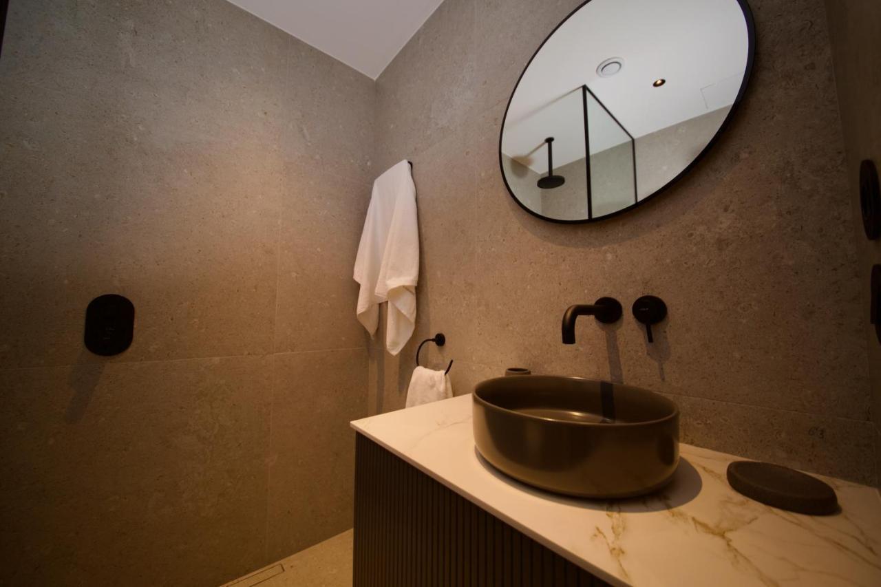 Suite 202 - 1 Bedroom Suite In Amando Perez Suites Рибадео Экстерьер фото